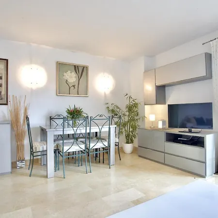 Готель Apartamento Primera Linea Urb Playa Grande *