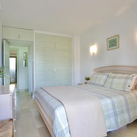 Apartamento Primera Linea Urb Playa Grande Hotel *